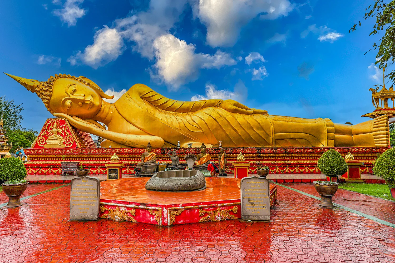 buddha-nirvana-vientiane-laos