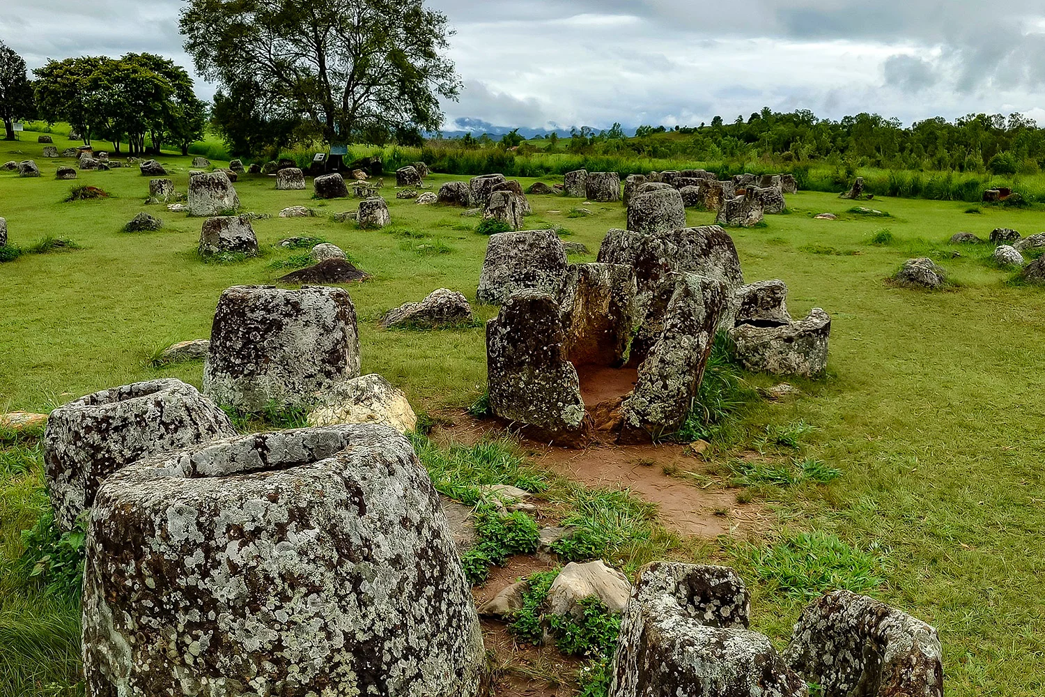 plain-of-jars-phonsavan-laos